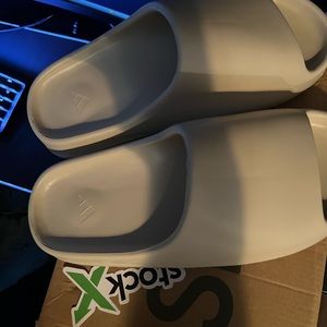 Yeezy Slides 'Bone' 2022